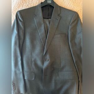 EUC Jos. A. Bank Charcoal Gray Suit 40L